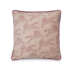 Pyntepute 50x50 Horses organic cotton velvet - beige/burgundy fra Lexington