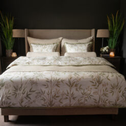 Alternative view of Halvor Bakke Agira sengeteppe - Beige