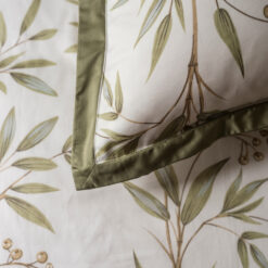 Alternative view of Halvor Bakke Luno sengesett i sateng - Grønn